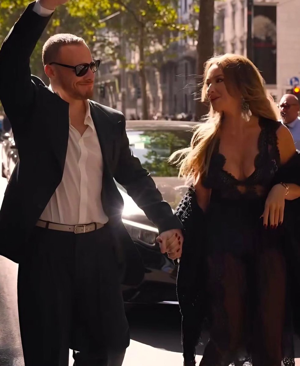 thebursinguncel's tweet photo. Kerem Bürsin, Milano Moda Haftası kapsamında düzenlenen özel bir defile katıldı.

#KeremBürsin

IG @/klassmagazin https://t.co/Sizsahmr9F