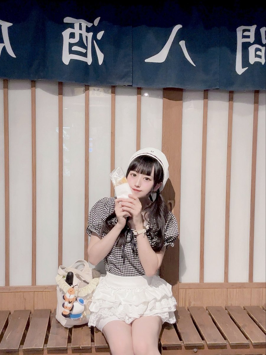 lizlight_pt's tweet photo. なに持ってると思う？🎀 https://t.co/lIxT8dm88l