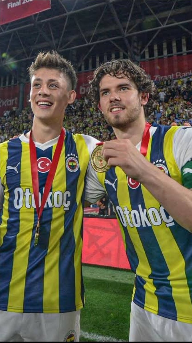 musaucan33's tweet photo. Arda ve Ferdi gittikleri ilk sezonda forma giyemedi!

Aziz Yıldırım dönemi gelse, ikisi de süre alamadan satılırdı diğer tüm yetenekli gençler gibi!

Bedavaya satar, eleştiri gelirse Şerif'e yaptığı gibi "gittiği yerde de oynamıyorlar" diye bok atardı!

Aziz Yıldırım'ı tanıyın!

Aziz Yıldırım budur!
