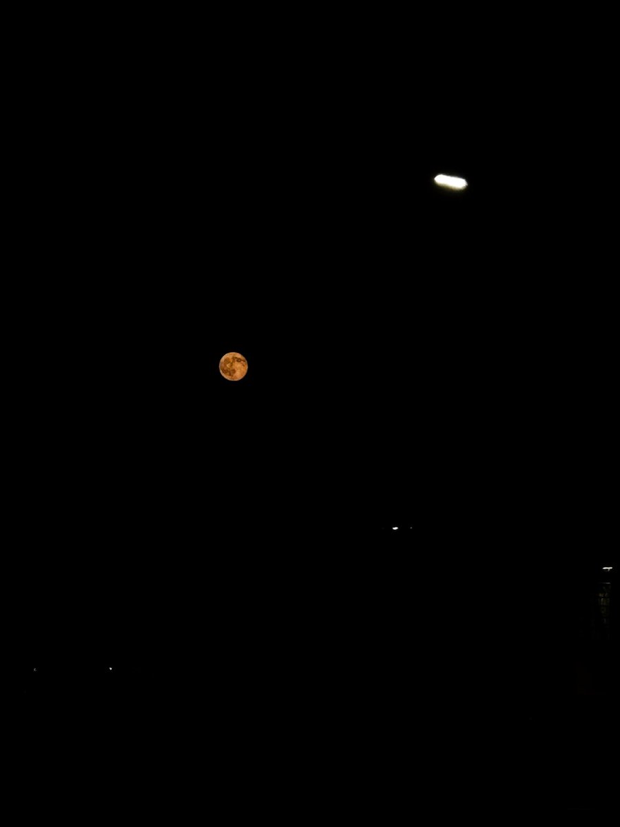 s3_ra00's tweet photo. 오늘 달 머선일이야🫪🌕 https://t.co/1MLwJS5S0q