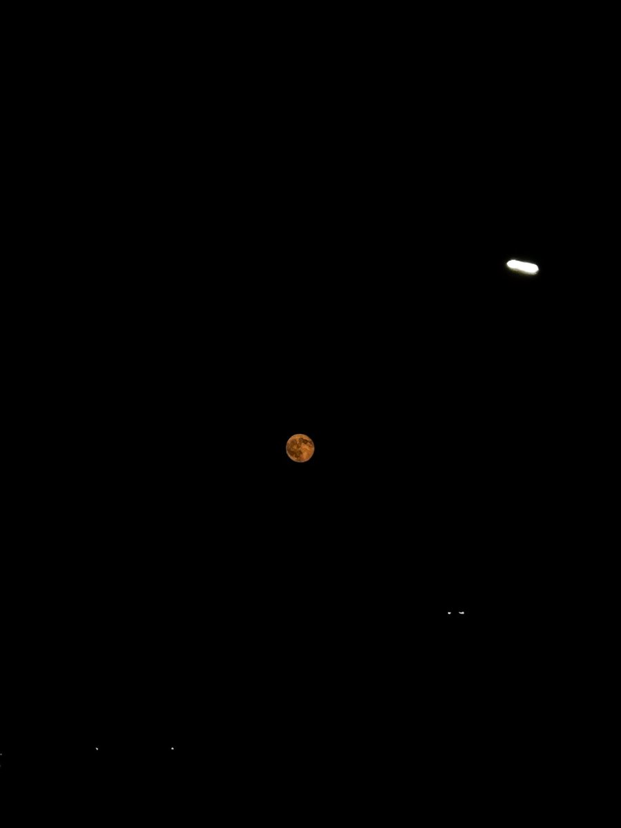 s3_ra00's tweet photo. 오늘 달 머선일이야🫪🌕 https://t.co/1MLwJS5S0q