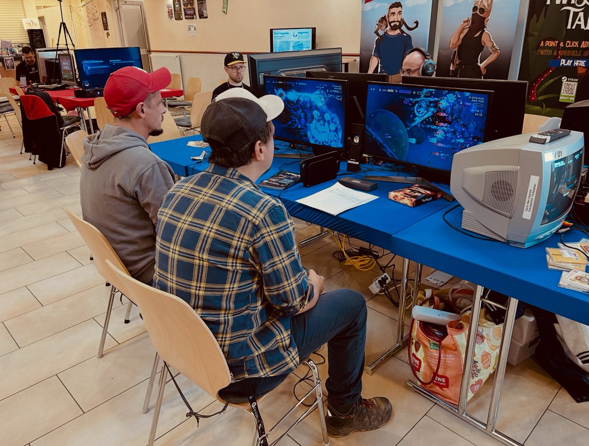 HitPStudio's tweet photo. Michiel was invited to Gangelt Games Festival to showcase Schildmaid MX.

This small event is focused on #retrogaming and local multiplayer, with collectors bringing in some of their more rare paraphernalia for visitors to enjoy.

We also made new friends and Schildmaid fans! https://t.co/aawK7V7F6x