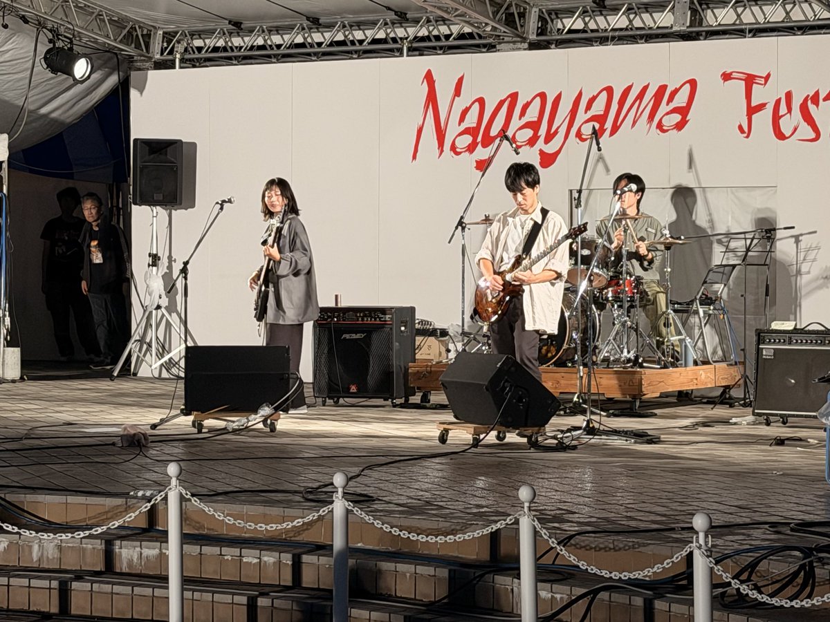 mirei0607's tweet photo. そしてBBQの後、グリナード永山さんで行われる永山フェスティバル2026に参加してきました！

お目当ては「すこちゃんすっ」さん！

歌声と演奏の素晴らしさと言ったら‥。

最近、病院に行く以外外出してなかったので、いつもよりもっと感慨深く感じるのかもしれない。

#すこちゃんずっ https://t.co/YWDEWfmlOX