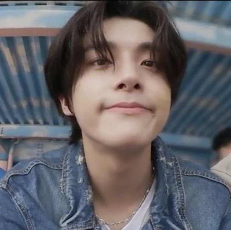 sophia_en7's tweet photo. @MochiiiChannie So asthetic✨️

​ALWAYS SHINE ON YOU
​#ENGENE_Spotlight
#HYBE_Boycott_Persists https://t.co/XPOhOBwLWf