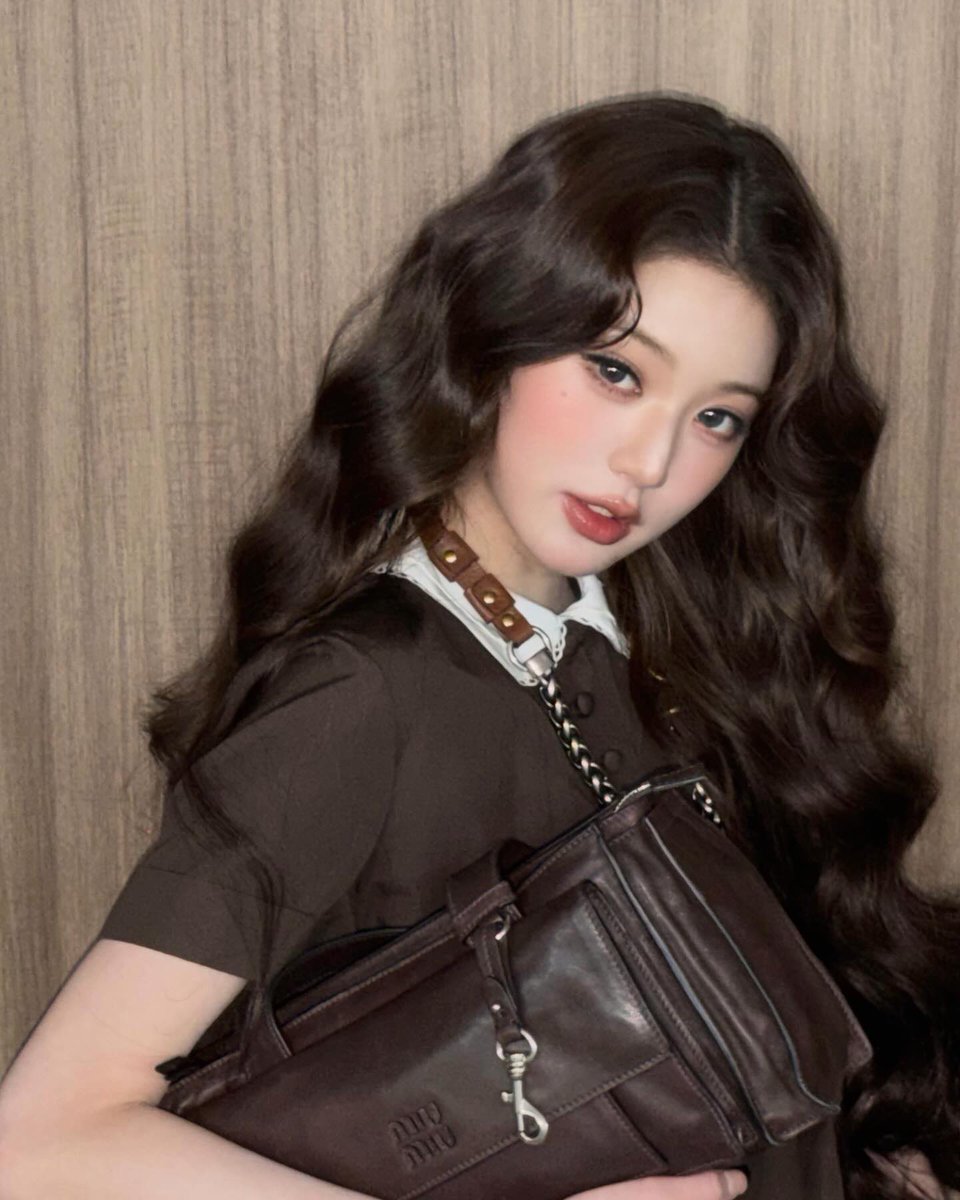 wonyaura's tweet photo. this wonyoung look’s sacrifice shall not be in vain i can’t wait for another iconic look

#JANGWONYOUNG
#WONYOUNG
#DiorSS27 @Dior https://t.co/rRfsWnxRSl