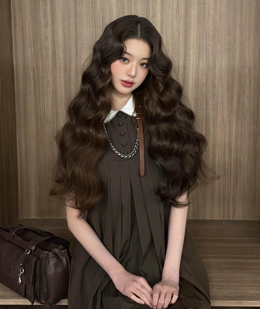 wonyaura's tweet photo. this wonyoung look’s sacrifice shall not be in vain i can’t wait for another iconic look

#JANGWONYOUNG
#WONYOUNG
#DiorSS27 @Dior https://t.co/rRfsWnxRSl