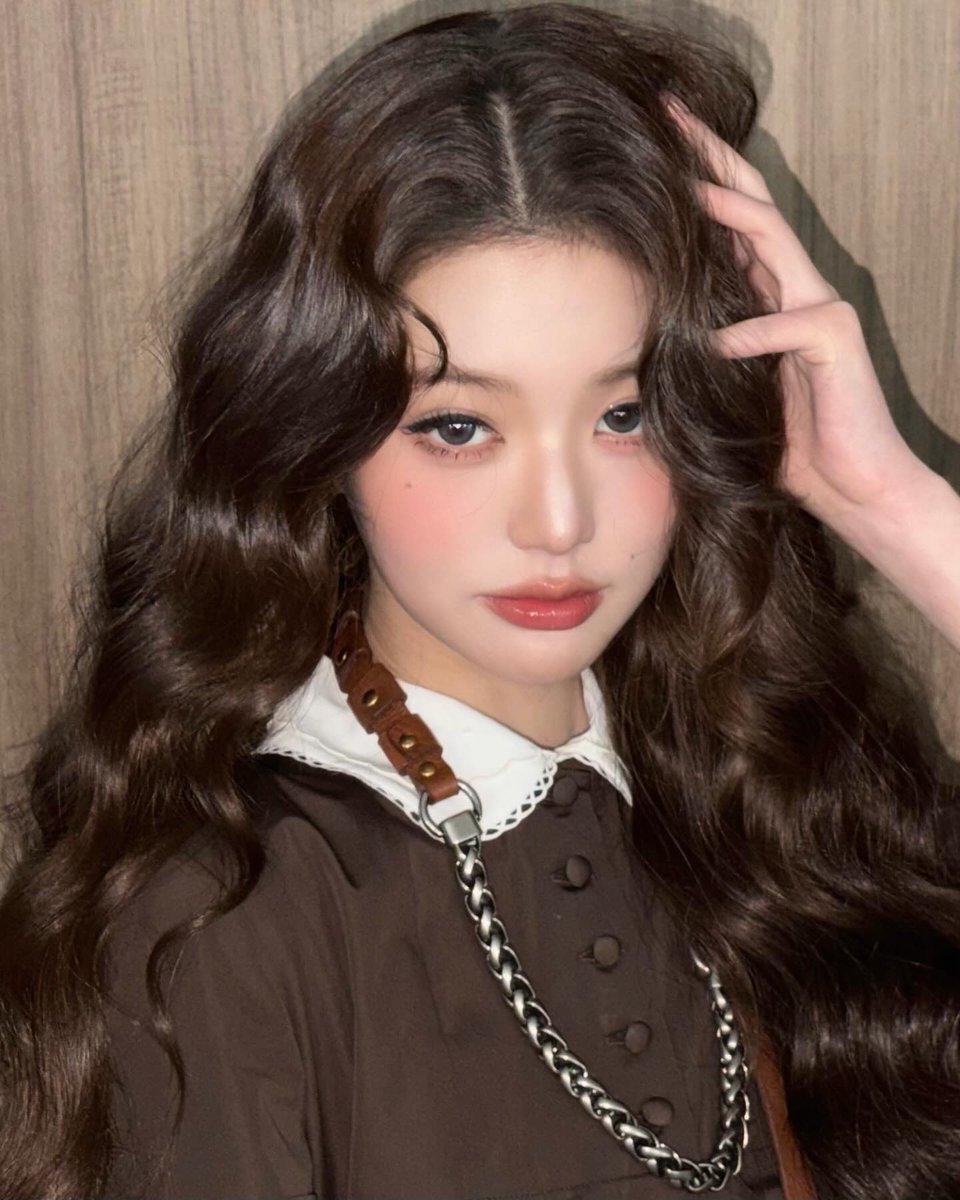 wonyaura's tweet photo. this wonyoung look’s sacrifice shall not be in vain i can’t wait for another iconic look

#JANGWONYOUNG
#WONYOUNG
#DiorSS27 @Dior https://t.co/rRfsWnxRSl