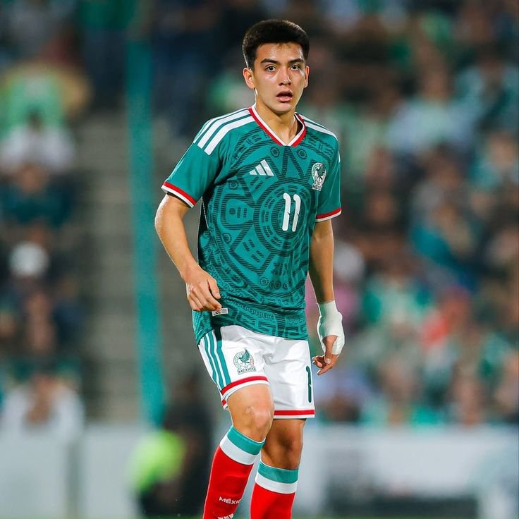 theMadridZone's tweet photo. 🚨 BREAKING: Real Madrid are VERY CLOSELY monitoring Gilberto Mora (17).

Barcelona are also very interested. @diarioas https://t.co/VgDQvw9CKC