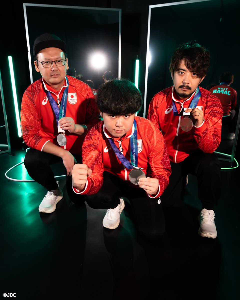 TeamJapan's tweet photo. Portrait📷

#愛知名古屋2026 🇯🇵
eスポーツ／Fighting Games
樋口孝治郎 選手
中山大地 選手
澤田彰仁 選手

@JeSUofficial
@higuchi010914 
@daichinobi 
@score33333
#TEAMJAPAN #ともに一歩踏み出す勇気を