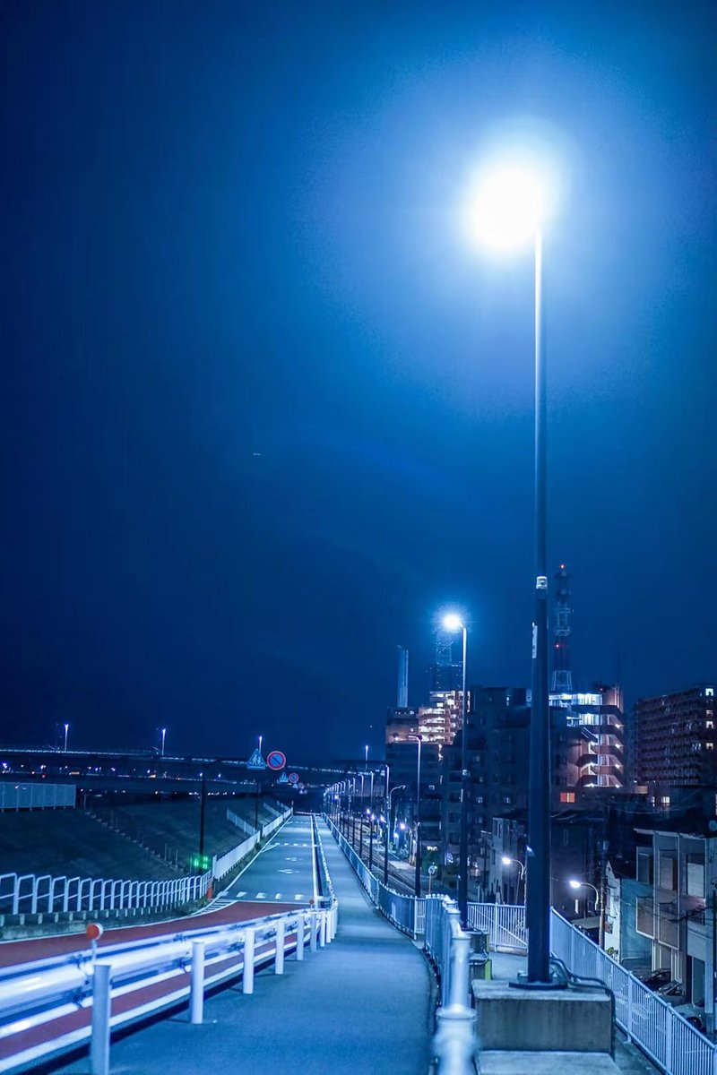chill2001night's tweet photo. こういう夜が好きな方いますか？ https://t.co/b83AryLjYs