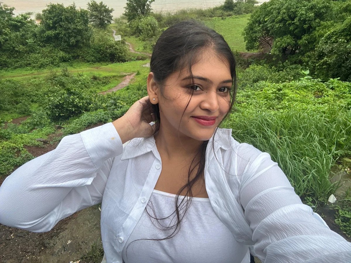 JamesTaylopyi's tweet photo. ယွမ်ယွမ် ရှယ်ကြမ်းနေပြီ 🥹🥹🥹 #creatorsearchinsights #billionviewsontiktok https://t.co/QIOf87joap