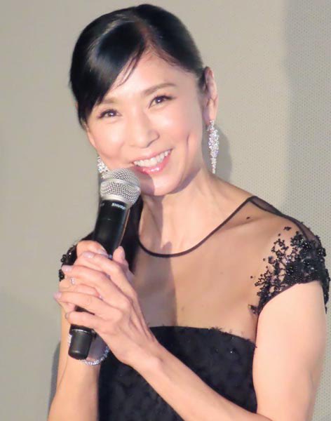 Walid_PCH's tweet photo. 65歳！
黒木瞳

いや、理解が追いつかない。
少女っぽさすらある。
黒木瞳は、美しい。 https://t.co/yOQcNC5ESj