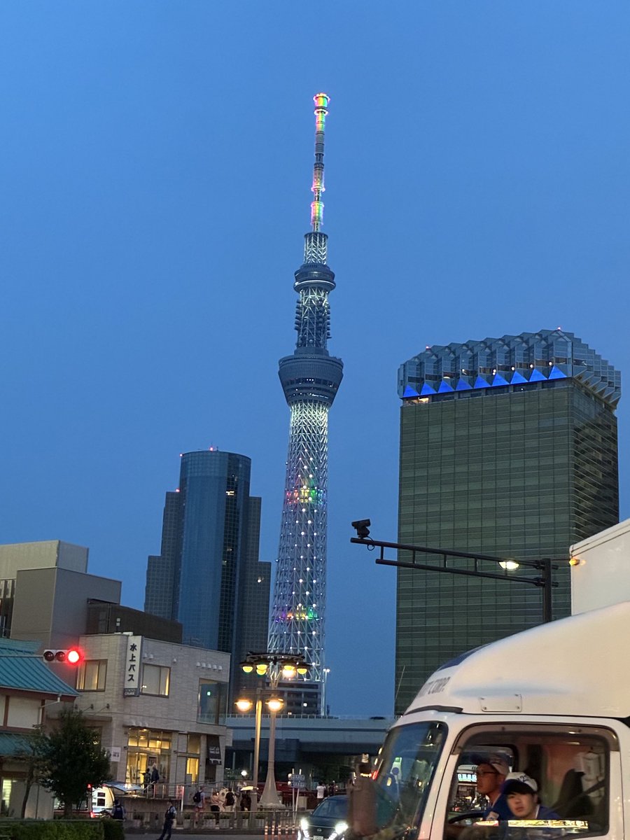 NobuhiroNogu's tweet photo. 社団戦最終日

浅草入り、朝飯から気合いが入る🐟

渡辺先生の見守る中、元奨三段同士の全勝対決、元アマ竜王対富士通将棋部主将、有名YouTuber🌟との激戦の結果4-3、4-3、4-3で15戦全勝で４部リーグ白優勝を果たす🏆🥇

交流戦でリスタさんと和やかに対局⏰
スカイツリーが浅草の夜を彩る🌈

#社団戦 https://t.co/PaHGe4aCDd