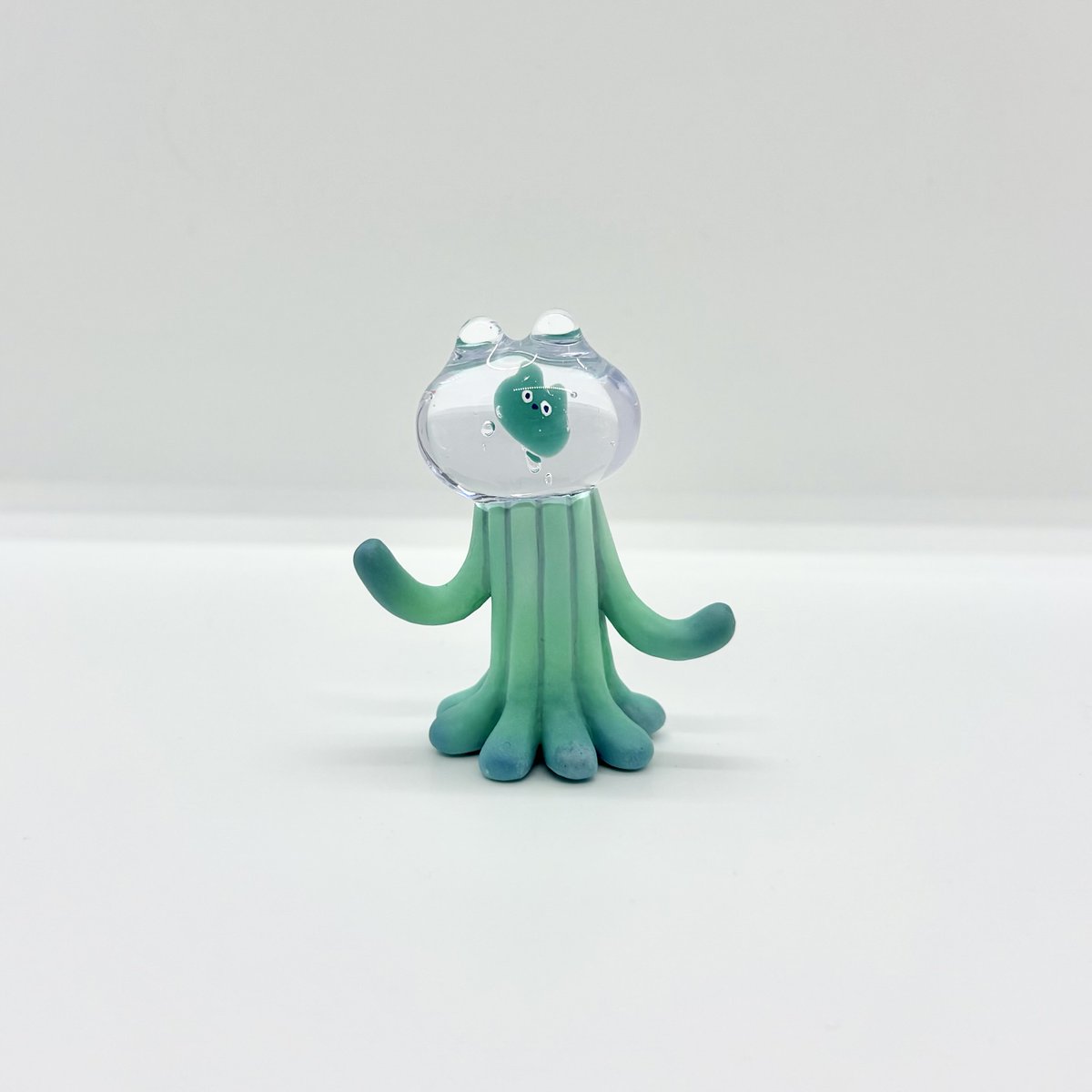 nendo1129's tweet photo. 【お知らせです】
10月30日(金)にCreemaでの販売を再開予定です！透明な置物やフィギュアなどを販売いたします！
もうしばらくお待ちください〜🐣 https://t.co/l1N4A482Ar