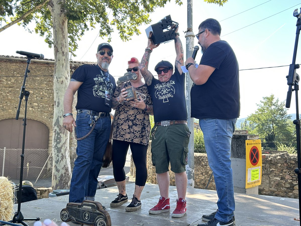 RadioSeu's tweet photo. #Enimatges Lliurament de premis de la Chrono Race del festival #PinePeaks, a #laSeu. #AltUrgell #Pirineu https://t.co/NNXlRNhtNb
