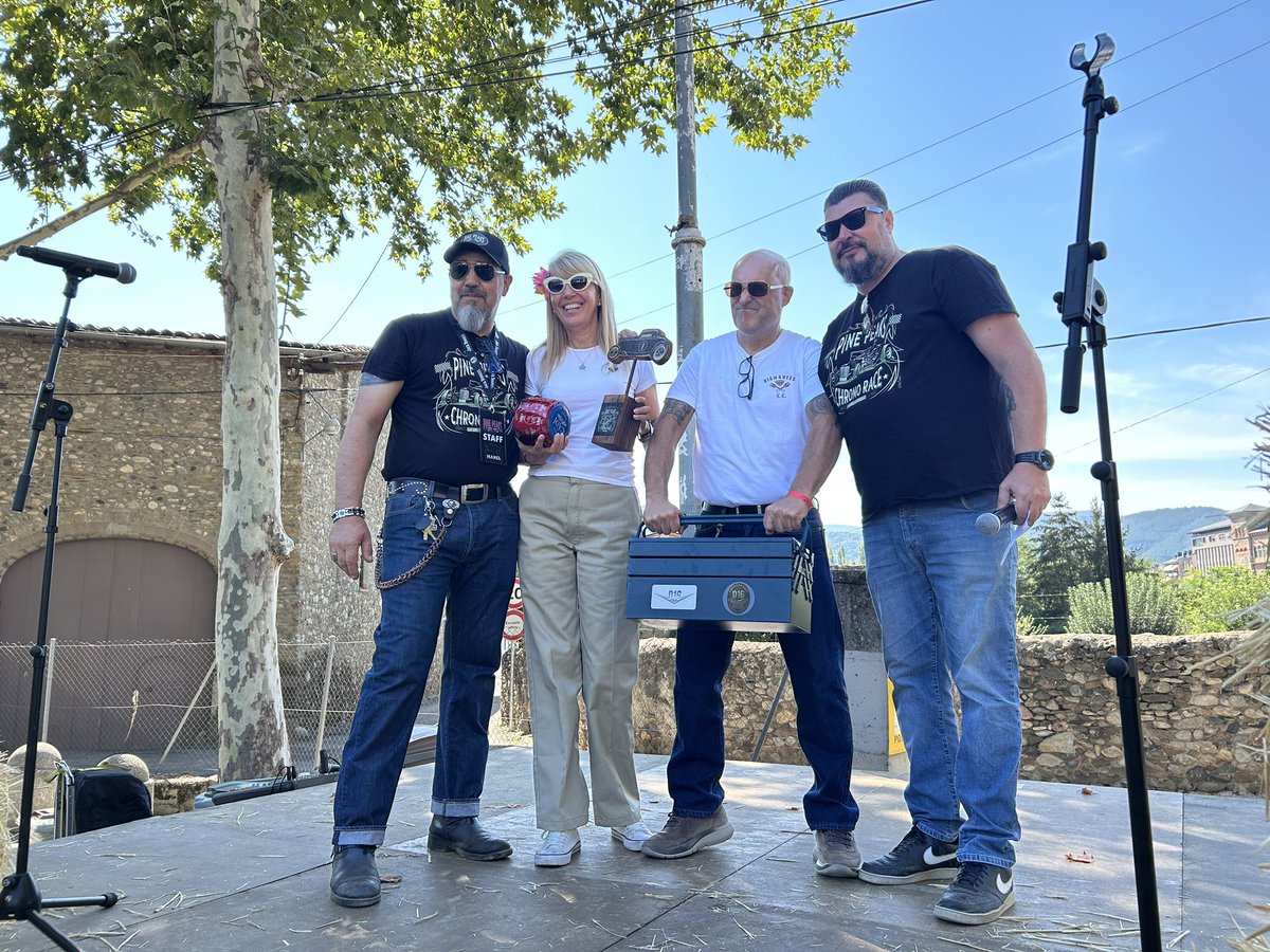 RadioSeu's tweet photo. #Enimatges Lliurament de premis de la Chrono Race del festival #PinePeaks, a #laSeu. #AltUrgell #Pirineu https://t.co/NNXlRNhtNb