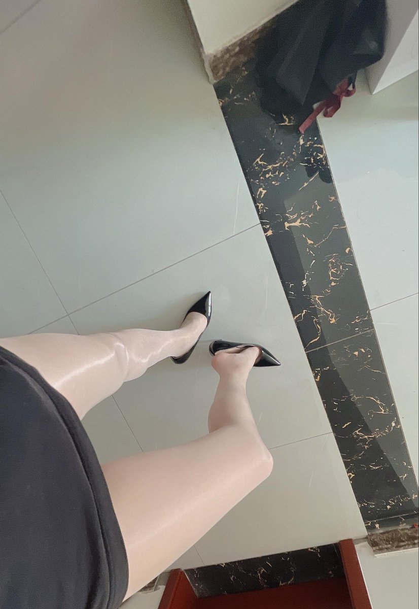 Shady9875S's tweet photo. 你只要两个选择 臣服或者被迫臣服 #伪娘 #男娘 #cdts #丝袜 #马油袜 #河南cd #女装 #iiii https://t.co/jx29mci3Zu