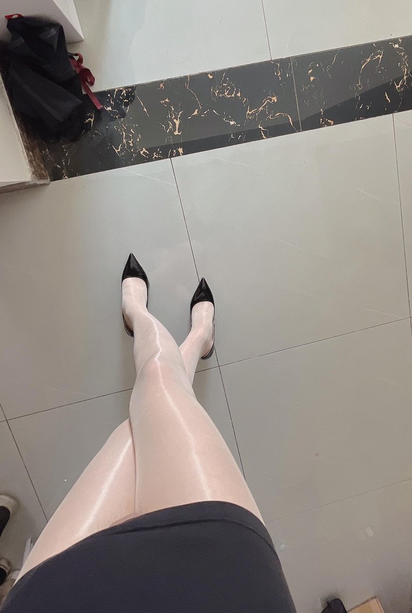 Shady9875S's tweet photo. 你只要两个选择 臣服或者被迫臣服 #伪娘 #男娘 #cdts #丝袜 #马油袜 #河南cd #女装 #iiii https://t.co/jx29mci3Zu