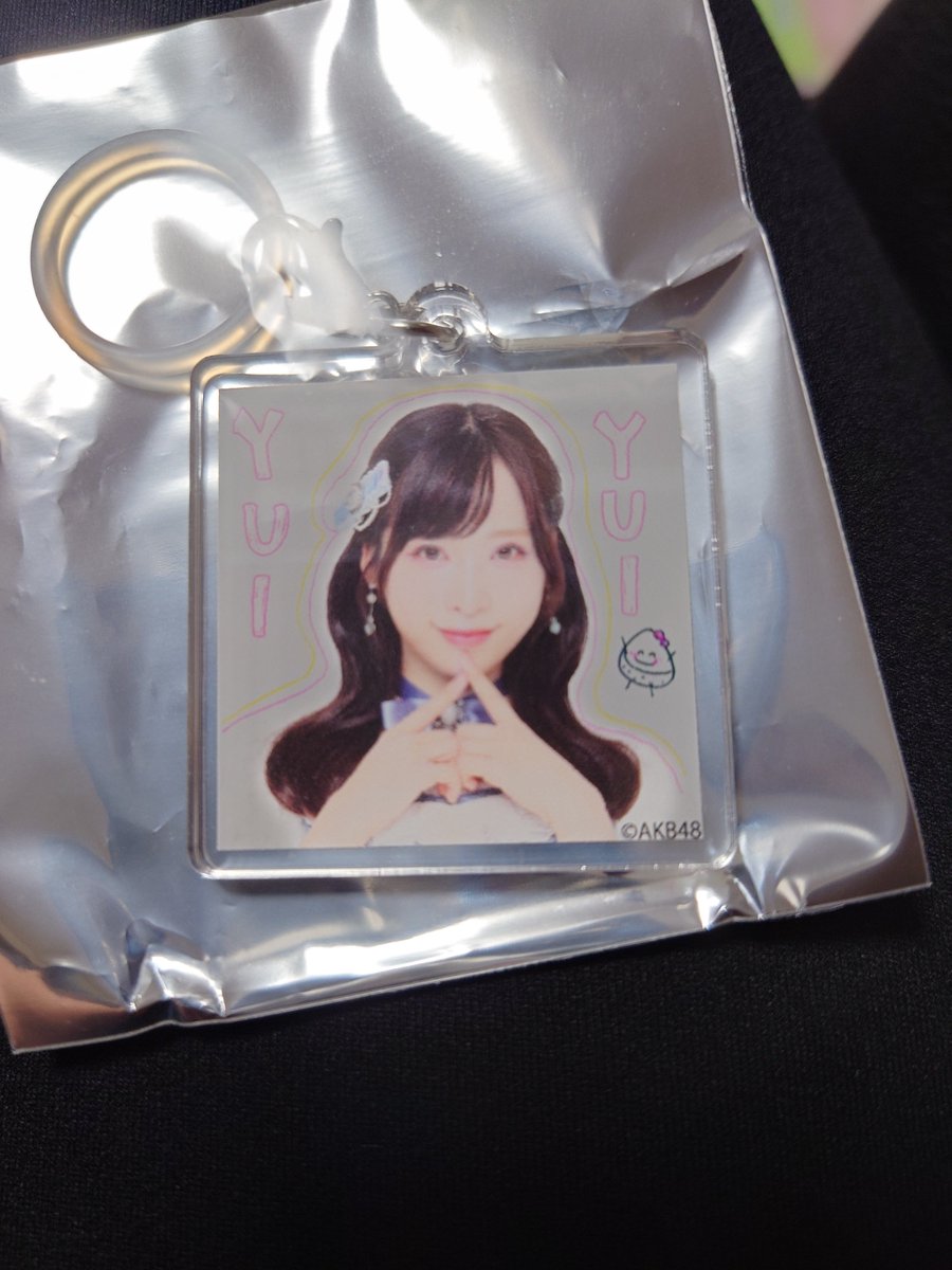 seriseri4848's tweet photo. AKB48 サンコンコン ペリちゃんくじ 交換トレ

【譲】
めじるしチャーム
小栗有以

【求】
アクスタ
秋山由奈 https://t.co/OSOKNNJJhW