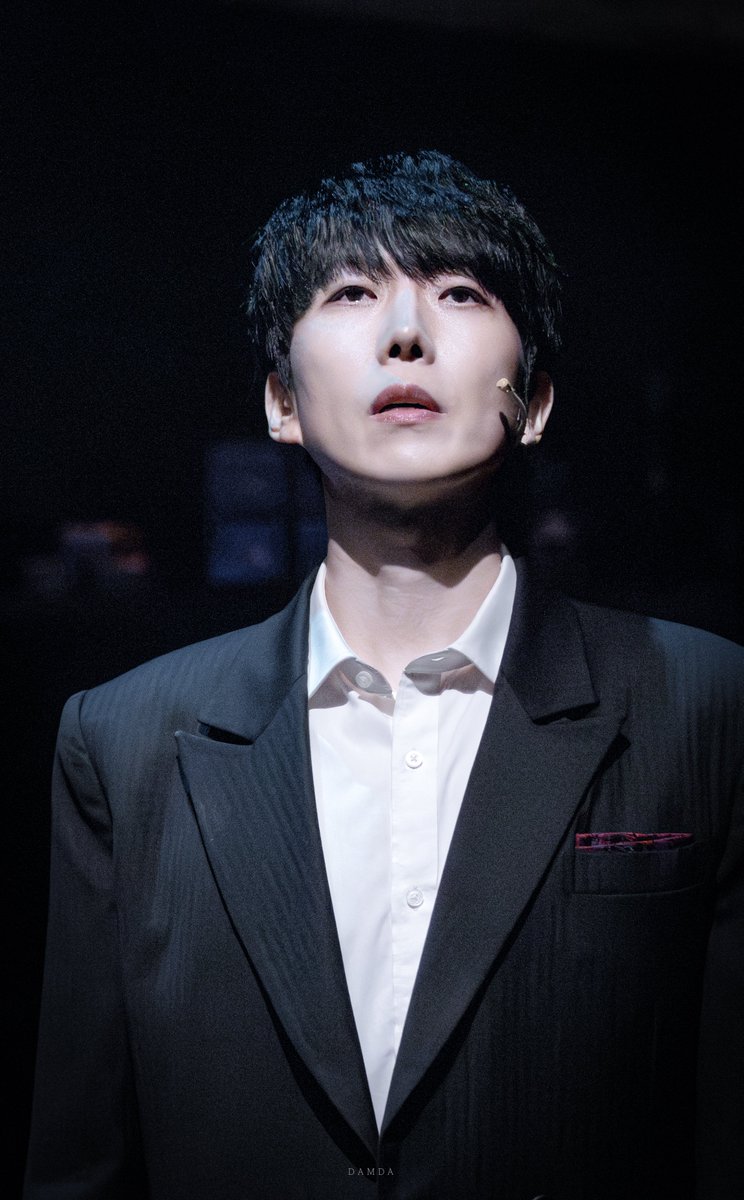 damda_U's tweet photo. 2026.9.27(일)
사의 찬미 커튼콜데이 

사내 #김재범 

"덧없는 현실 앞에 무릎 꿇게 만드는 저 살인자." https://t.co/uJ3YbsPZHu
