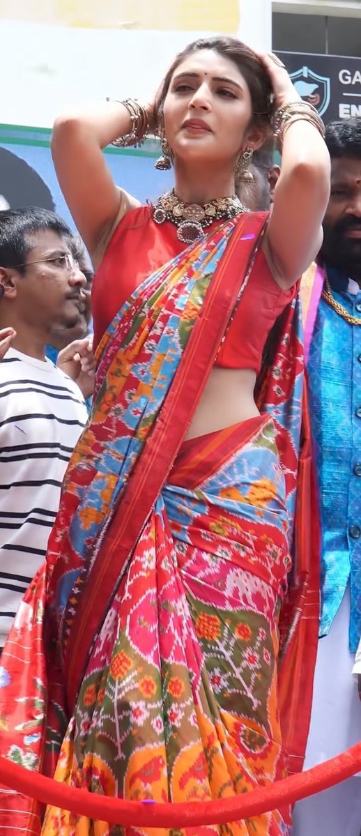 sreeleelaaddict's tweet photo. #sreeleela Iconic Red Saree 
4K HD Pics Part 3 🤤 

  ..... SREELEELA DEVOTEE.... https://t.co/maIv16w9qc