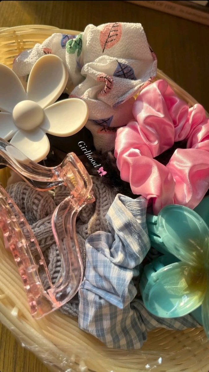 BhavikaxCoffee's tweet photo. Thiss hair clips 📎🤍🤍
#SeherHoneKoHai #DrSeherBaig #BhavikaSharma https://t.co/YdEEacaGDS