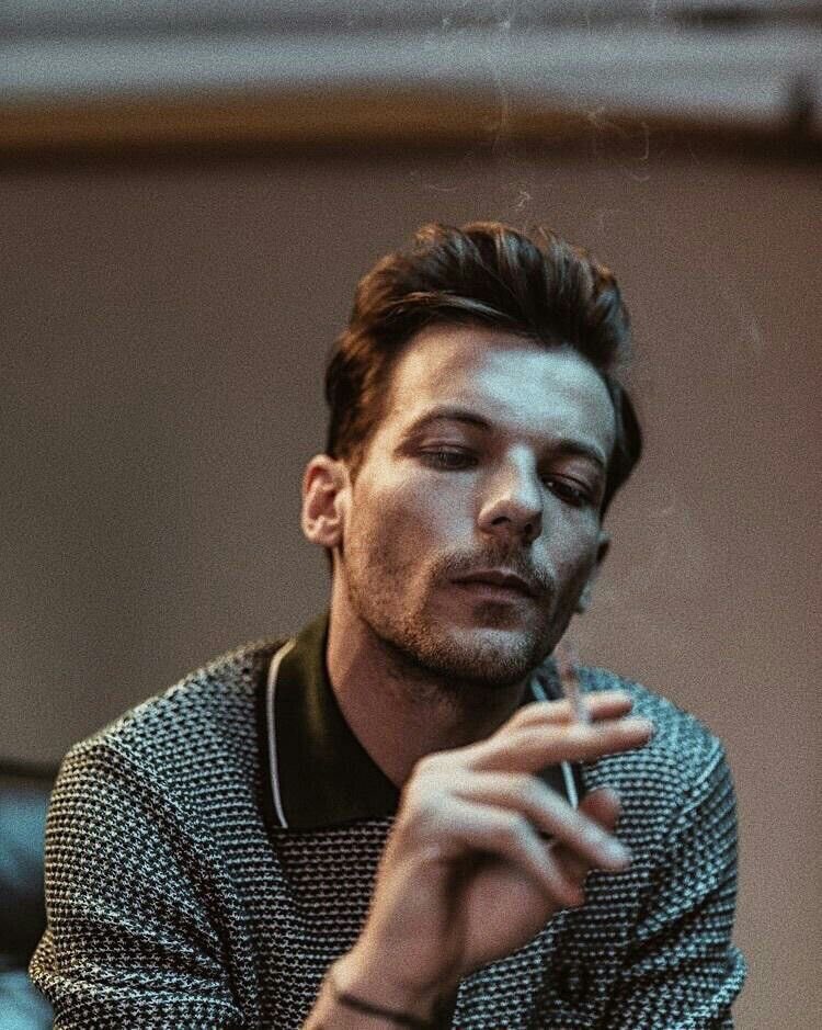 GVFCaleidoscope's tweet photo. 🔥 GOOD MORNING, X! 💙💚

So… how exactly are we supposed to have a normal Sunday after YESTERDAY? 😂

The timeline exploded.
Larries lost the plot.
Louis chose chaos.
Harry continues being… Harry™.
And our collective sanity? Last seen sometime Friday. 🚨

Today’s agenda:
☑️ Hydrate
☑️ Play good music
☑️ Pretend we’re normal
❌ Overthink yesterday
✅ Absolutely overthink yesterday anyway

And if Louis feels like accidentally pressing another interesting button today…
Sir, please don’t let us stop you. 😌😂

Happy Sunday, you beautiful chaotic people!
💙💚🍋🍉

#Larry #LouisTomlinson #HarryStyles #LemonrryOn
📸 credit by owner