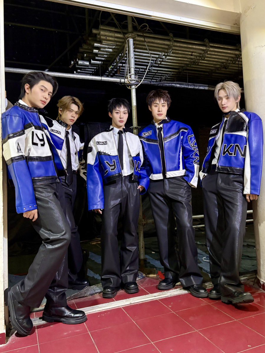 GMMTV's tweet photo. ชอบเธอก็บอกว่าชอบ ใช่เธอก็บอกว่าใช่ 
จะเข้าไปจีบละนะ เธอว่ายังไงจะให้ไม่ให้
พร้อมจีบทุกคนแล้วค้าบบ LYKYOU เจอกันนะ!

Thích thì cứ nói là thích, đúng gu thì cứ nhận là đúng gu . Chúng mình chuẩn bị "cầm cưa" đến rồi đây, tính sao nè, chịu hay không chịu nói một câuuuu? 
Đã sẵn sàng "cưa đổ" tất cả mọi người rồi nha, LYKYOU ơi hẹn gặp nhau nhé!

#LYKNDuskAndDawnWorldTour2026
#LYKNDuskAndDawnxHoChiMinhCity
#LYKN
#RISERMUSIC
#GMMTV
@LYKNofficial @Williamjkp1 @realxlg @nnutdan @hongshihoshi03 @TuiChayatorn