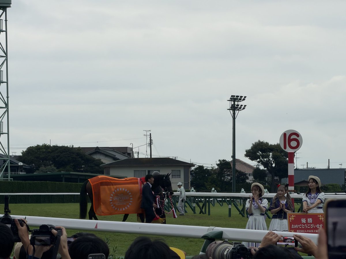 HQVJF9's tweet photo. スプリンターズステークス。 https://t.co/e3JE8am7Lv