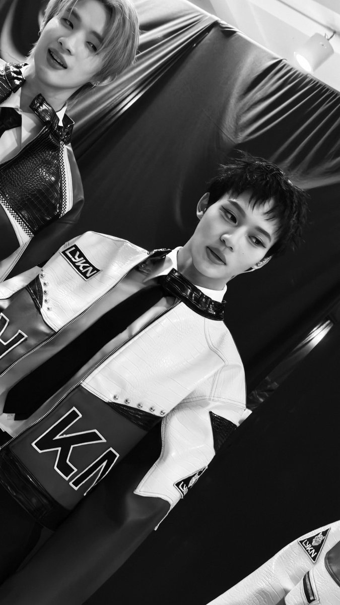 GMMTV's tweet photo. ชอบเธอก็บอกว่าชอบ ใช่เธอก็บอกว่าใช่ 
จะเข้าไปจีบละนะ เธอว่ายังไงจะให้ไม่ให้
พร้อมจีบทุกคนแล้วค้าบบ LYKYOU เจอกันนะ!

Thích thì cứ nói là thích, đúng gu thì cứ nhận là đúng gu . Chúng mình chuẩn bị "cầm cưa" đến rồi đây, tính sao nè, chịu hay không chịu nói một câuuuu? 
Đã sẵn sàng "cưa đổ" tất cả mọi người rồi nha, LYKYOU ơi hẹn gặp nhau nhé!

#LYKNDuskAndDawnWorldTour2026
#LYKNDuskAndDawnxHoChiMinhCity
#LYKN
#RISERMUSIC
#GMMTV
@LYKNofficial @Williamjkp1 @realxlg @TuiChayatorn