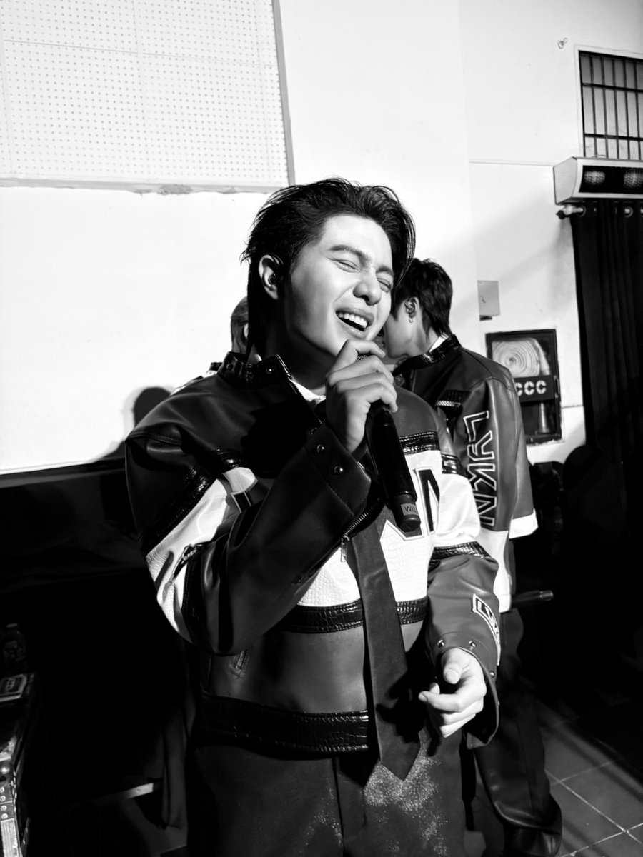 GMMTV's tweet photo. ชอบเธอก็บอกว่าชอบ ใช่เธอก็บอกว่าใช่ 
จะเข้าไปจีบละนะ เธอว่ายังไงจะให้ไม่ให้
พร้อมจีบทุกคนแล้วค้าบบ LYKYOU เจอกันนะ!

Thích thì cứ nói là thích, đúng gu thì cứ nhận là đúng gu . Chúng mình chuẩn bị "cầm cưa" đến rồi đây, tính sao nè, chịu hay không chịu nói một câuuuu? 
Đã sẵn sàng "cưa đổ" tất cả mọi người rồi nha, LYKYOU ơi hẹn gặp nhau nhé!

#LYKNDuskAndDawnWorldTour2026
#LYKNDuskAndDawnxHoChiMinhCity
#LYKN
#RISERMUSIC
#GMMTV
@LYKNofficial @Williamjkp1 @realxlg @TuiChayatorn