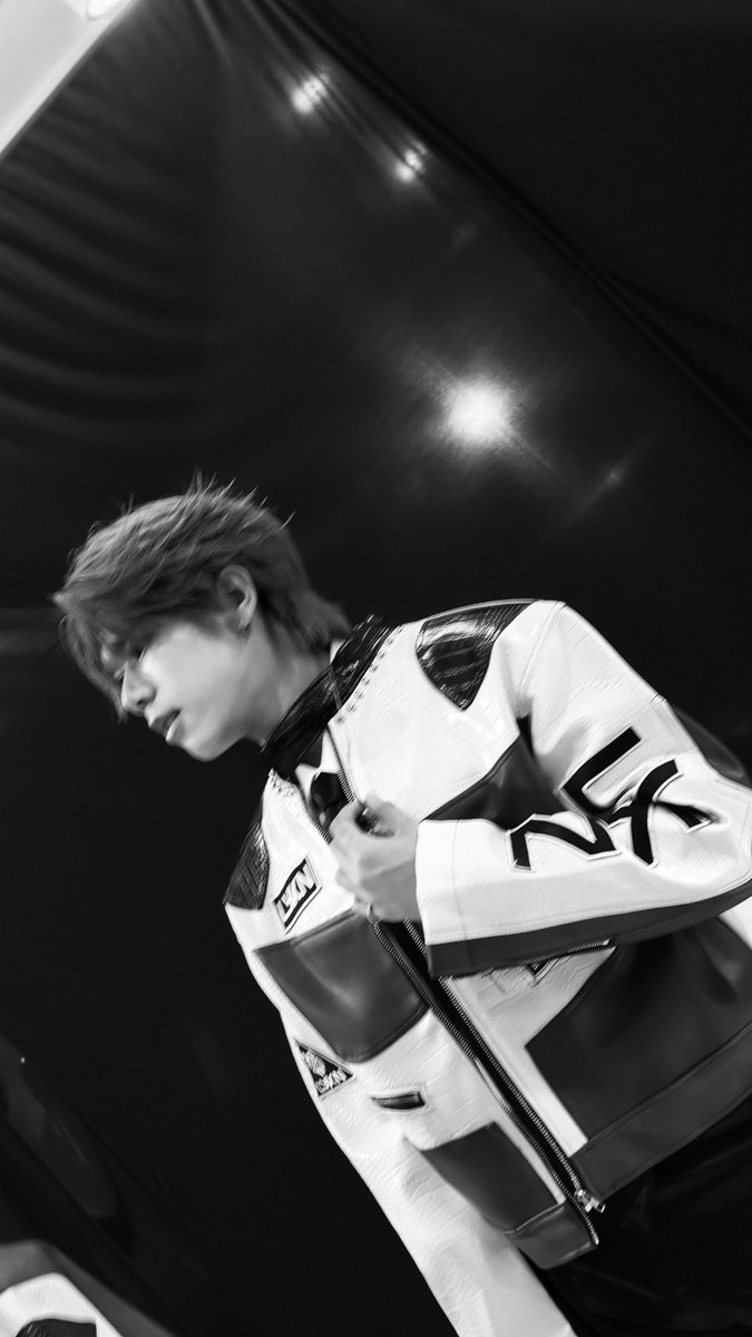 GMMTV's tweet photo. ชอบเธอก็บอกว่าชอบ ใช่เธอก็บอกว่าใช่ 
จะเข้าไปจีบละนะ เธอว่ายังไงจะให้ไม่ให้
พร้อมจีบทุกคนแล้วค้าบบ LYKYOU เจอกันนะ!

Thích thì cứ nói là thích, đúng gu thì cứ nhận là đúng gu . Chúng mình chuẩn bị "cầm cưa" đến rồi đây, tính sao nè, chịu hay không chịu nói một câuuuu? 
Đã sẵn sàng "cưa đổ" tất cả mọi người rồi nha, LYKYOU ơi hẹn gặp nhau nhé!

#LYKNDuskAndDawnWorldTour2026
#LYKNDuskAndDawnxHoChiMinhCity
#LYKN
#RISERMUSIC
#GMMTV
@LYKNofficial @Williamjkp1 @realxlg @TuiChayatorn