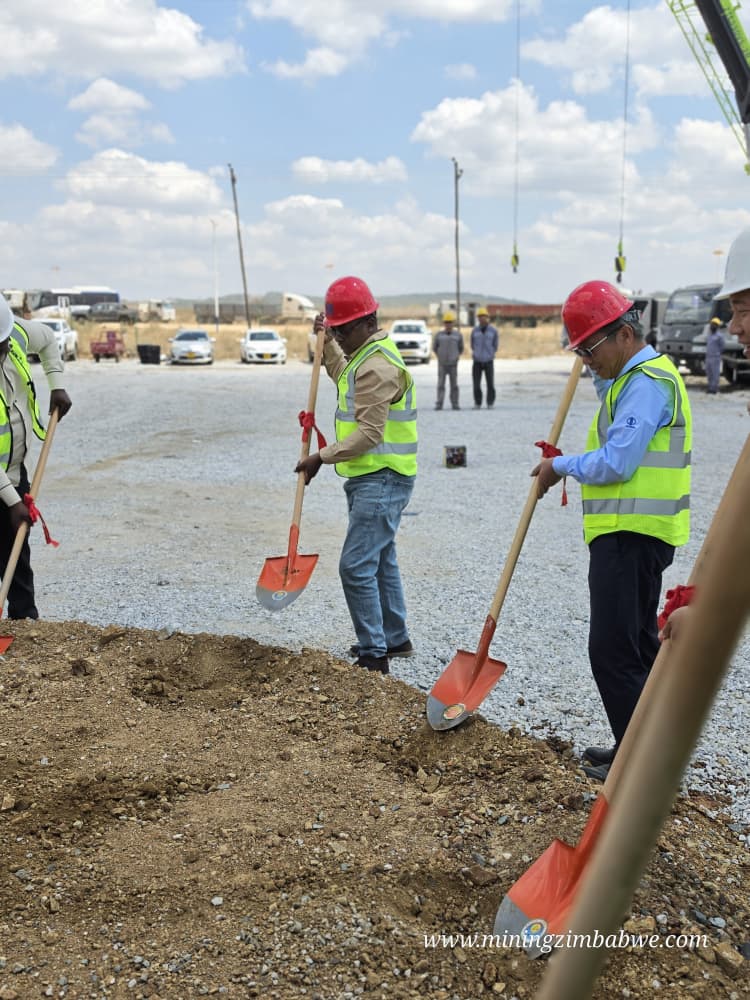 Bikita_Minerals's tweet photo. The groundbreaking ceremony was officiated by the Minister of Mines and Mining Development, Dr. Polite Kambamura, alongside the Minister of State for Masvingo Provincial Affairs and Devolution, E.R. Chadzamira, and other key stakeholders. 

#MiningDevelopment #Masvingo #Zimbabwe https://t.co/ZlU8qESPVv