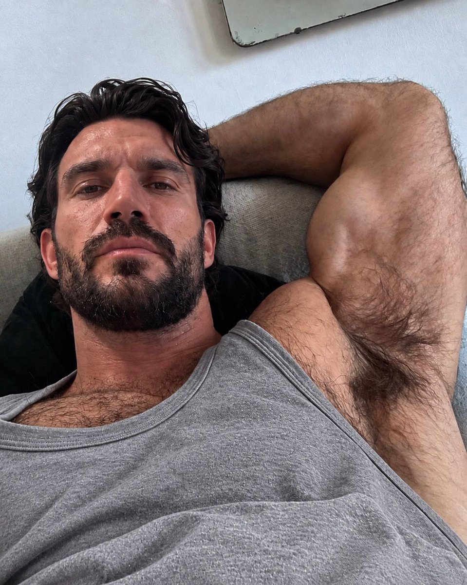 DitaLee37's tweet photo. too hairy? or good? https://t.co/3zQJgBE2Ul