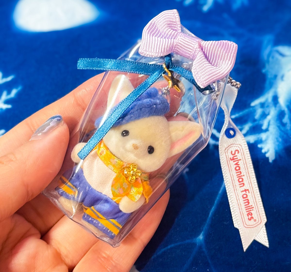 chihiroKWKM's tweet photo. 少し前ですが、シルバニアファミリー森のお家Premium渋谷店に、カレブくんに会いに行っていました✨
1回目は、収録後に。
2回目はコンシェルジュverカレブくんをお迎えに✨
手作りのケースに入れて、スマホにつけて毎日一緒にお出かけしています(⑅ˊᵕˋ⑅) https://t.co/4IaElOFmYB