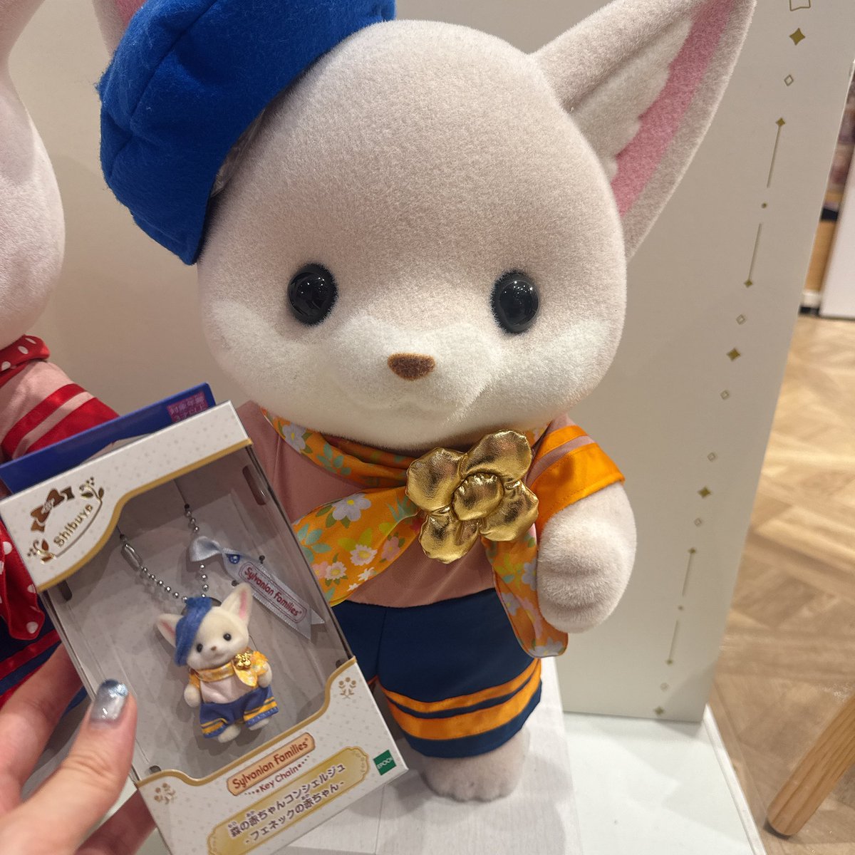 chihiroKWKM's tweet photo. 少し前ですが、シルバニアファミリー森のお家Premium渋谷店に、カレブくんに会いに行っていました✨
1回目は、収録後に。
2回目はコンシェルジュverカレブくんをお迎えに✨
手作りのケースに入れて、スマホにつけて毎日一緒にお出かけしています(⑅ˊᵕˋ⑅) https://t.co/4IaElOFmYB