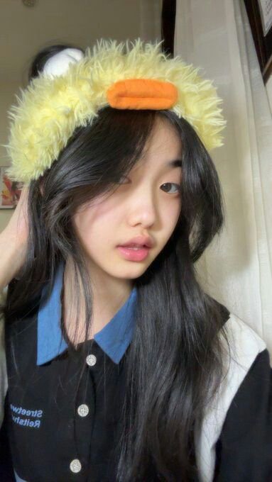 yuv1nnn's tweet photo. @Mishkaraa @rajaanwn hai oyinn, lihat senyum kamu pagi-pagi tuh bikin aku ikut senyum dan semangat mulai hari. Padahal aku liat kamu cuma lewat layar tapi bisa bikin aku semangat dehh. Kamu yang cakep, aku yang dapat semangatnya. Makasih ya udah bertahan sejauh ini 🤍 @M_OlineJKT48 https://t.co/AVSwBMBFbZ