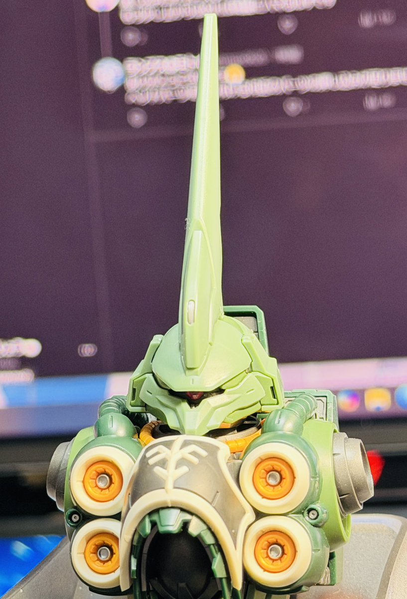 mtenjo's tweet photo. 夕食挟んで黙々とやってたけど、目がしょぼしょぼで限界…
しかしパーツでの色分けがエグいなこれ。わくわくしながら進められたよ https://t.co/CsYPzGSun4