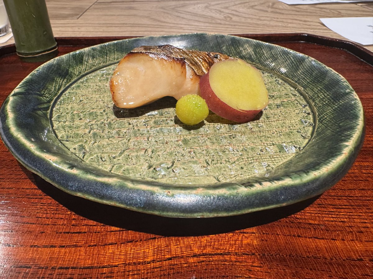 koi_nu39's tweet photo. 美味い和食屋さん
さすがにレベチのお味
鯛のお寿司美味しかったあ https://t.co/S6zsdyYTFG