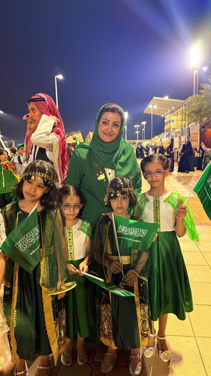 amtidad's tweet photo. ضمن فعاليات اليوم الوطني السعودي الـ96 شاركت الأستاذة سعاد الموسى العضو الفخري بجمعية امتداد للتراث والثقافة ورئيس مجلس إدارة تعاونية طويق للمعارض والمؤتمرات، في فعالية «خطوة وطن» بمشاركة أطفال الوطن في مشهدٍ جسّد الاعتزاز بالهوية الوطنية وسط أجواء وطنية مفعمة بالفخر والانتماء https://t.co/xyCRsyoR7A