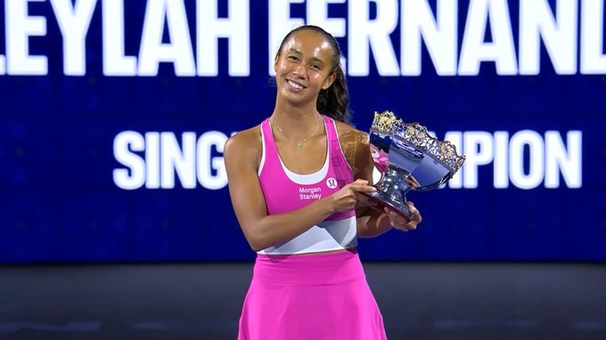 JacobPacheco6's tweet photo. WTA 500 Singapore Champion!!😁🏆🥳🇨🇦

#SgTennisOpen #CdnTennis https://t.co/ZCGAXbQP8Y
