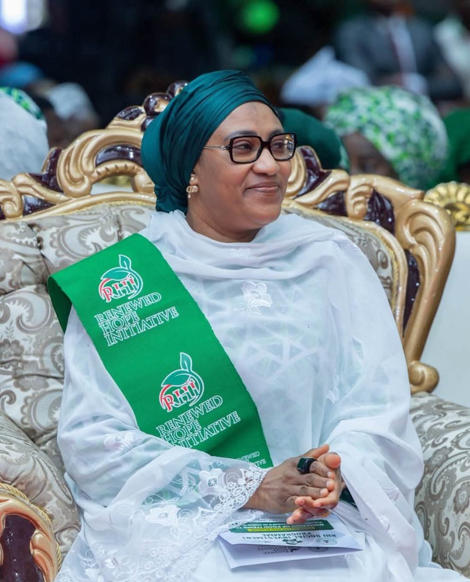 v79158's tweet photo. Mommy Hajia Nana Shettima @kujarima , our one and only incredible, compassionate and impactful mother.

Mommy, you are truly a remarkable embodiment of motherhood, compassion, and selflessness.❤️♥️ https://t.co/as4xxeae0H