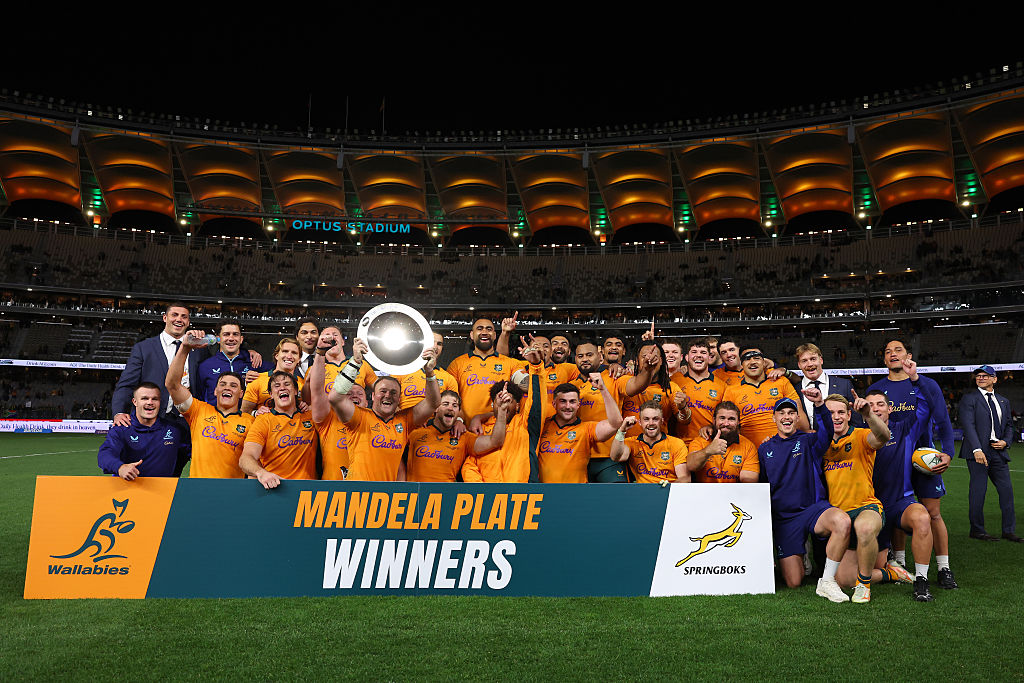 SanzarTRC's tweet photo. SANZAAR NEWS
The Wallabies have grabbed their biggest scalp so far of the Les Kiss era, being reduced to 11 men in the closing stages to survive a fast-finishing Springboks in Perth, winning 42-38 to reclaim the Mandela Challenge Plate for the first time since 2022.
https://t.co/4AuAykacUx