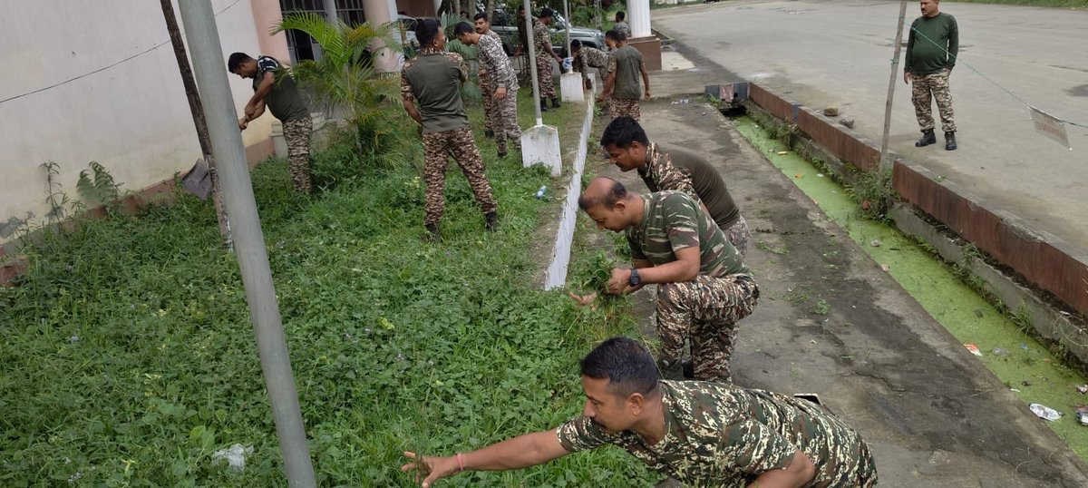 CrpfWest's tweet photo. SwachhataHiSeva-2026, 169 Battalion CRPF conducted cleanliness drives through Shramdaan, promoting a cleaner, greener and healthier environment while encouraging community participation. Together, we pledge for a Swachh Bharat. 🇮🇳 Jai Hind, Jai CRPF! https://t.co/JzER7cHHTs