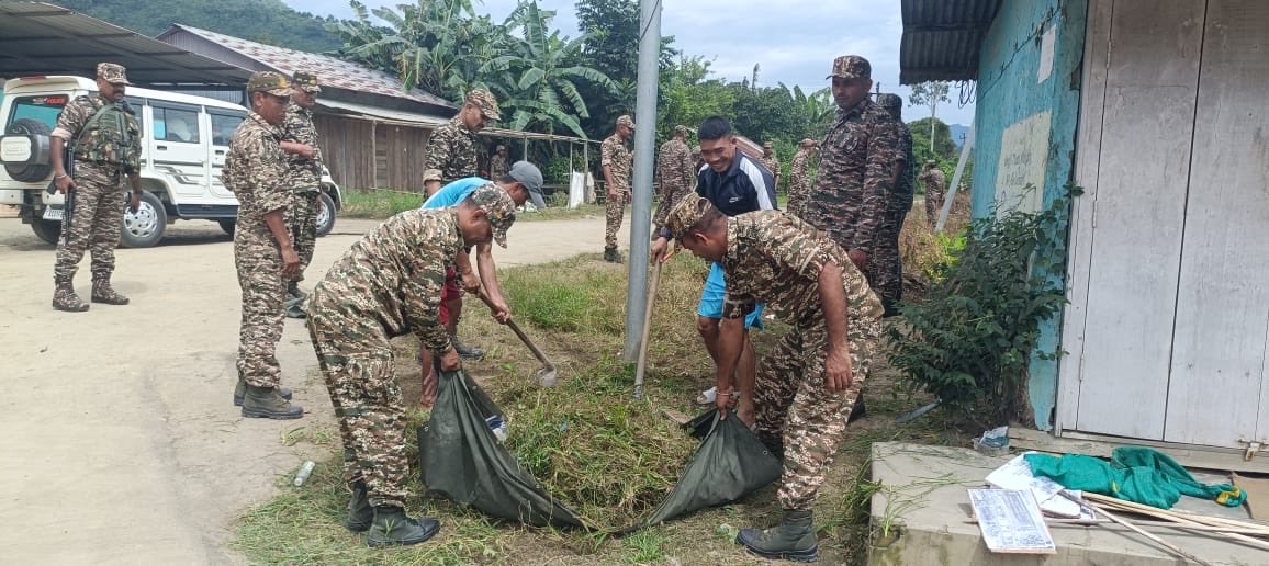 CrpfWest's tweet photo. SwachhataHiSeva-2026, 169 Battalion CRPF conducted cleanliness drives through Shramdaan, promoting a cleaner, greener and healthier environment while encouraging community participation. Together, we pledge for a Swachh Bharat. 🇮🇳 Jai Hind, Jai CRPF! https://t.co/JzER7cHHTs