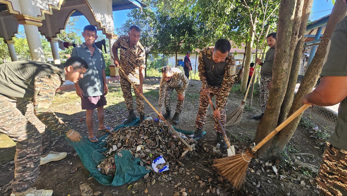CrpfWest's tweet photo. SwachhataHiSeva-2026, 169 Battalion CRPF conducted cleanliness drives through Shramdaan, promoting a cleaner, greener and healthier environment while encouraging community participation. Together, we pledge for a Swachh Bharat. 🇮🇳 Jai Hind, Jai CRPF! https://t.co/JzER7cHHTs