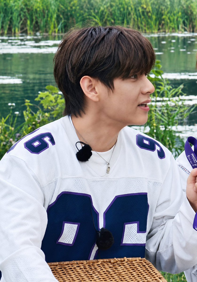 BTS_TAEHYUNGO's tweet photo. How are you Army ? https://t.co/nQCbDiEZvt