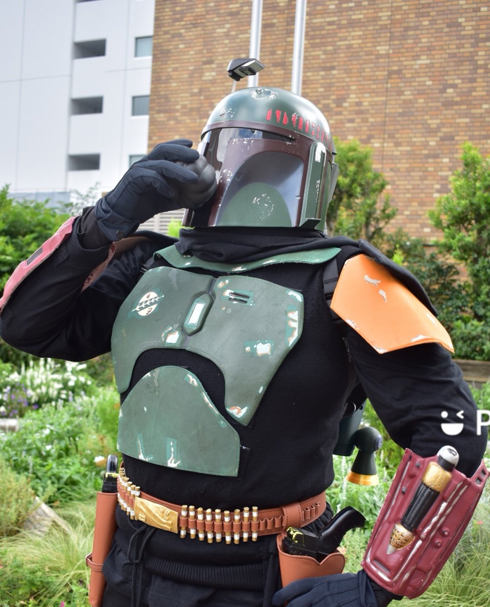 Rainy_worrior's tweet photo. スター・ウォーズスピンオフ
〜ブラックメロン〜
惑星タトゥイーンの砂漠で自生している果物、中に水分を蓄えている。不味い

「はじめは慣れないだろうが、そのうち病みつきになる」
by ボバ・フェット

photo 秋埼さん https://t.co/7RVcULxr4x