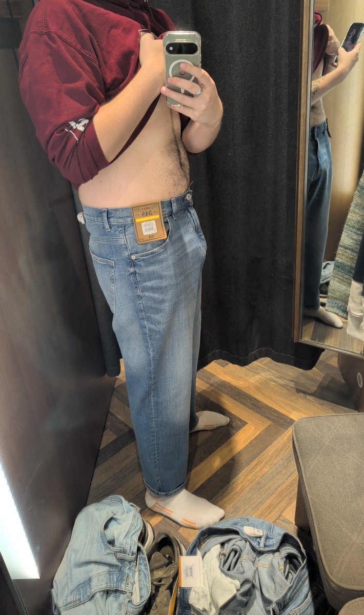 STheCub_'s tweet photo. Trying on some new clothes but had to take an obligatory fitting room tummy pic 😝 https://t.co/OHYCjWDbZs