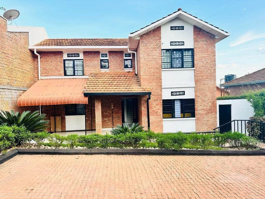 FURNISHED 3-BEDROOM HOME | GACURIRO Vision 2020 Estate, Street 410 3 Bedrooms | 🛁 2 Bathrooms Fully Furnished | 🔐 Peaceful & Secure $1,200/month — Long-term$1,400/month — Short-term,0783 515 900 #RWOT #Gacuriro #KigaliRealEstate #Luxu
